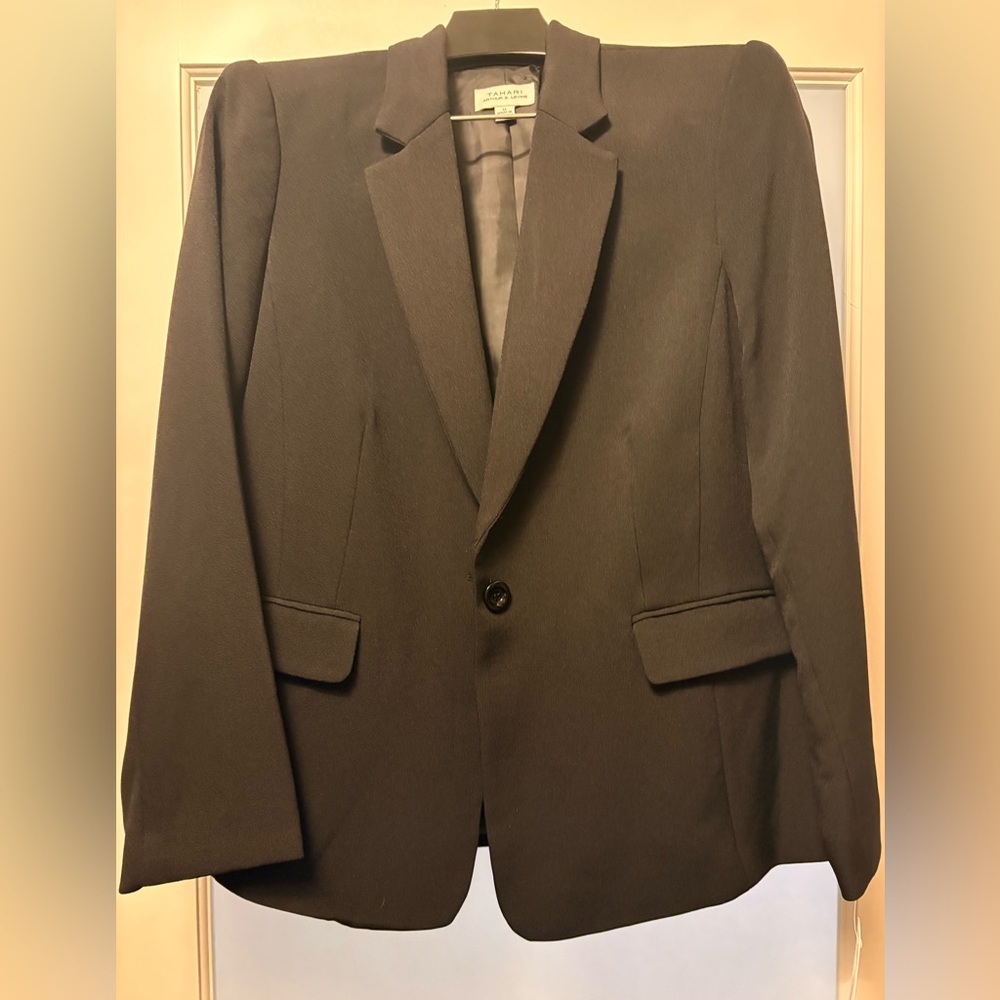 Tahari Elegant Black Blazer